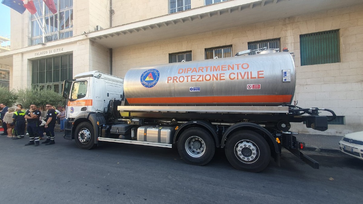 Emergenza idrica, a Gela arriva un'autobotte da 14 mila litri - 