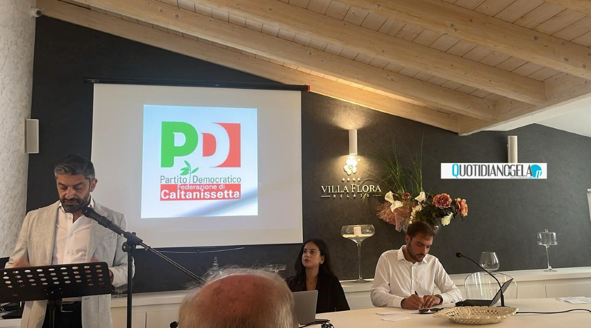 Bufalino riconfermato segretario provinciale dem, spazio per i gelesi in direzione e segreteria - Bufalino durante il suo intervento
