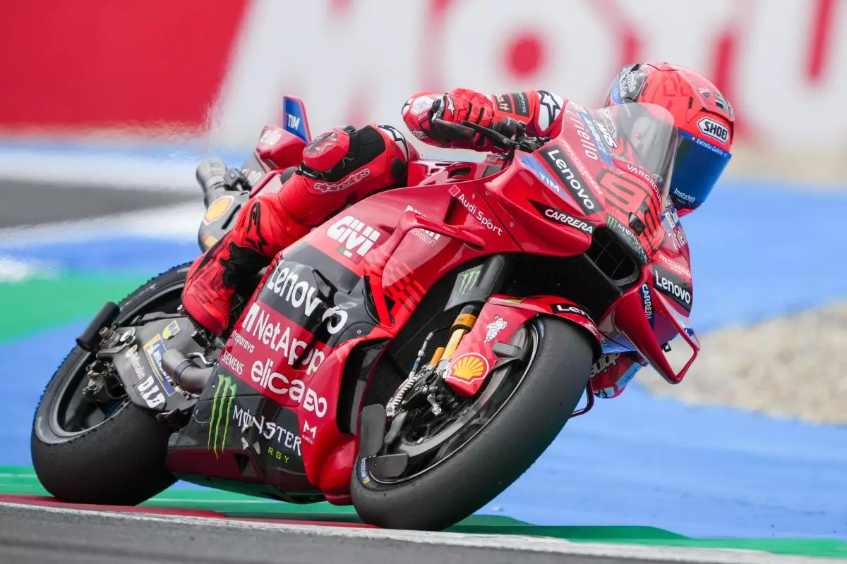 Marc Marquez vince anche la sprint di Assen, Bezzecchi sul podio -