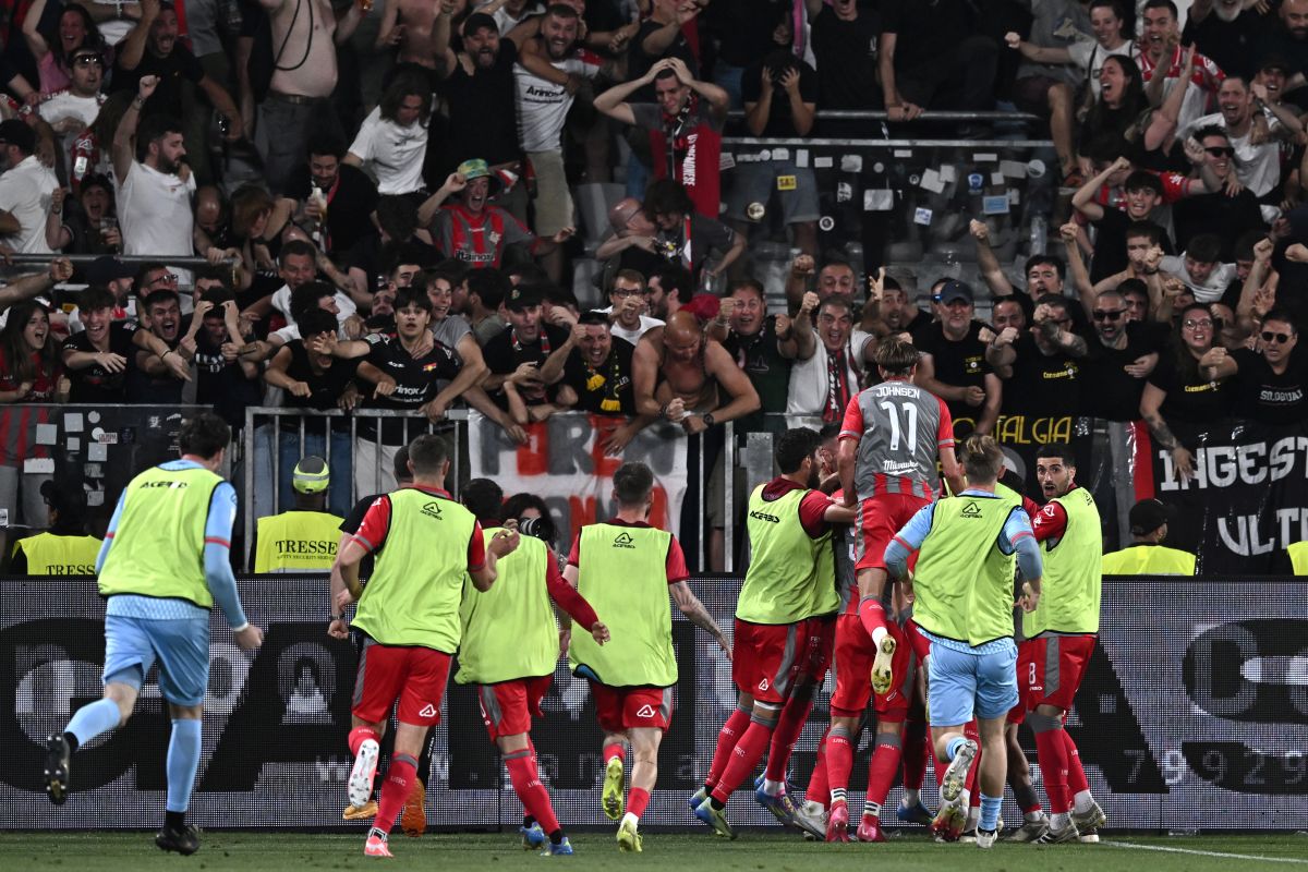 La Cremonese vince 3-2 a La Spezia e torna in A -