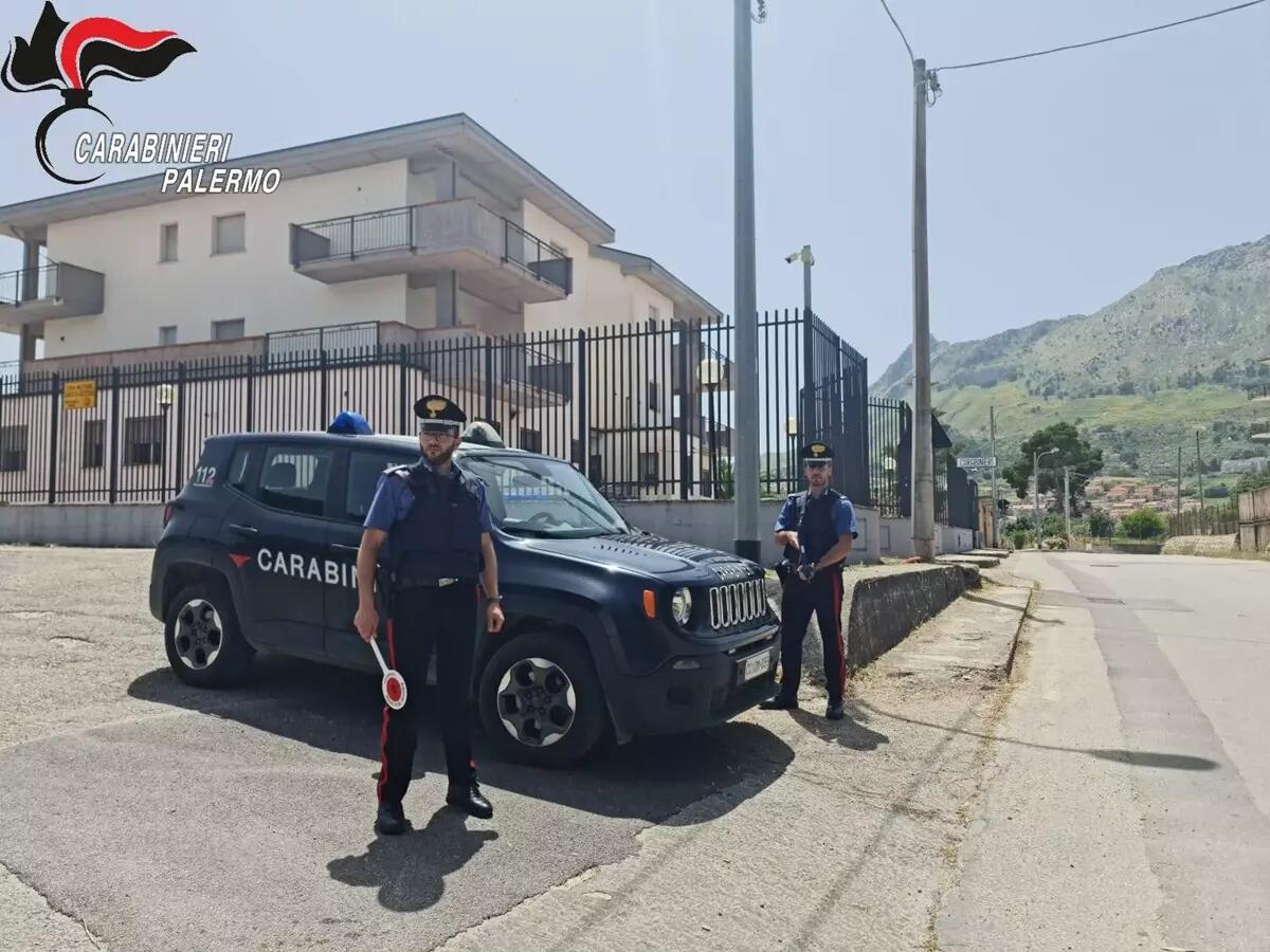 Case familiari usate per lo stoccaggio della droga a Santa Cristina Gela, tre misure cautelari - 