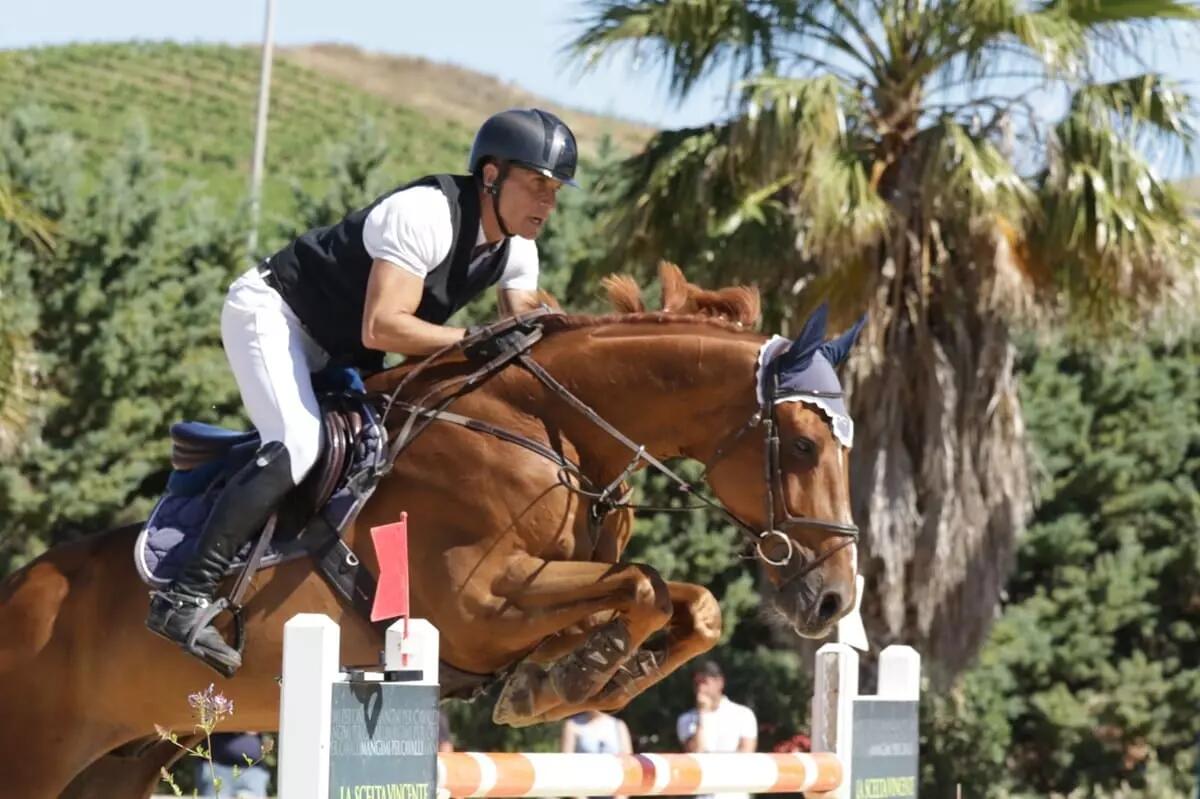 Equitazione, il palermitano Andrea Vitale nuovo campione regionale di salto ostacoli - 