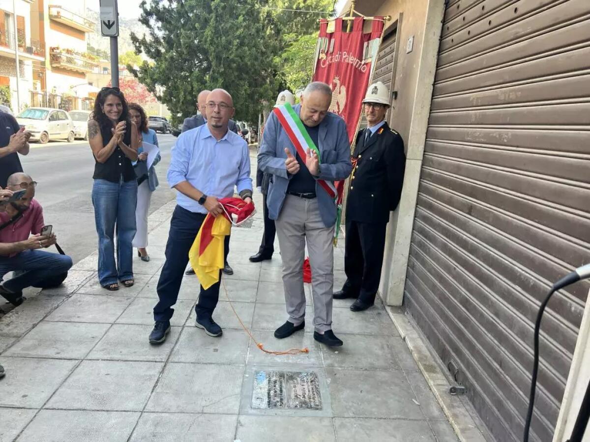 A Palermo collocata piastrella di ceramica in memoria di Lia Pipitone - 