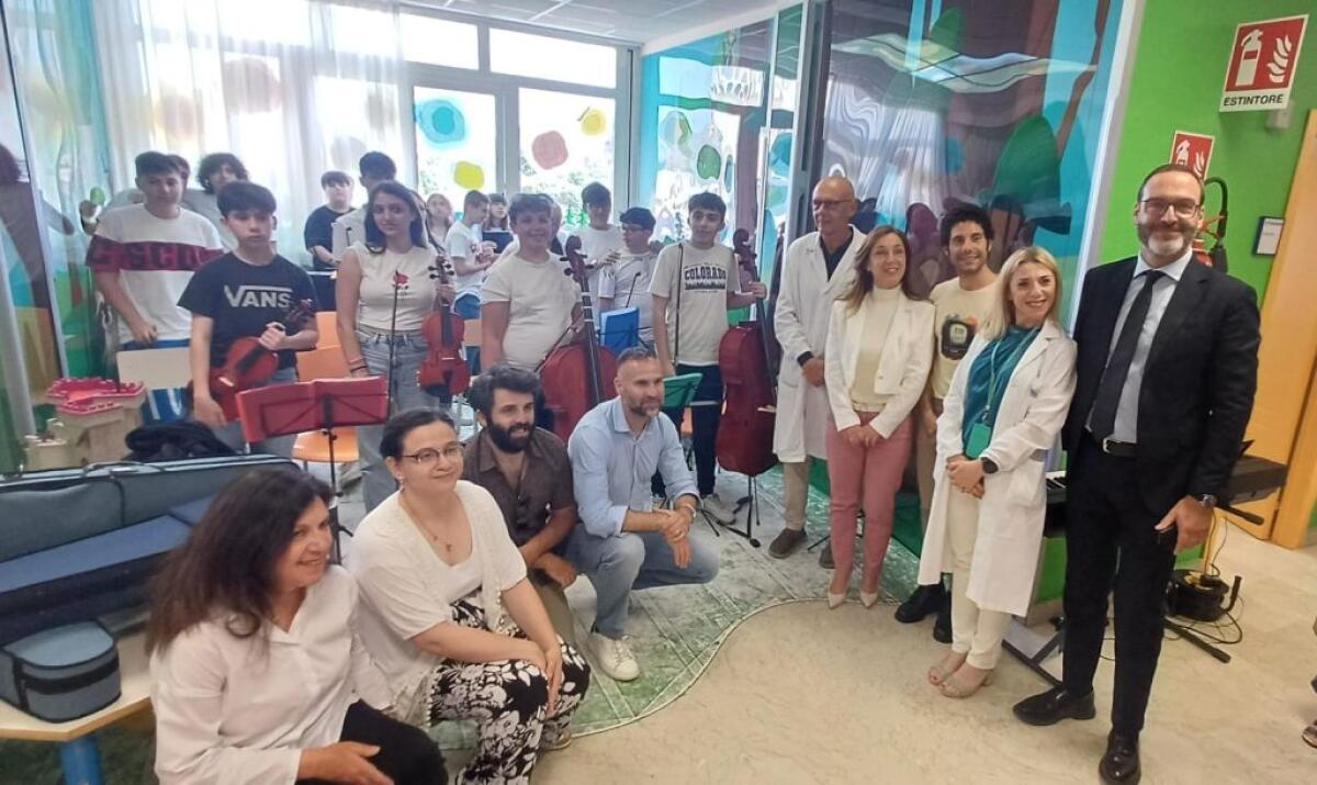 L’Istituto Cruillas a Villa Sofia, i musicisti suonano per i piccoli ricoverati - 