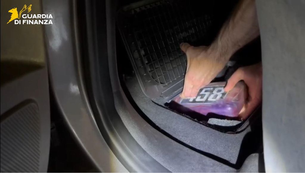 Maxi sequestro a Perugia di 25 Kg di cocaina dal valore di 2,5 milioni - 