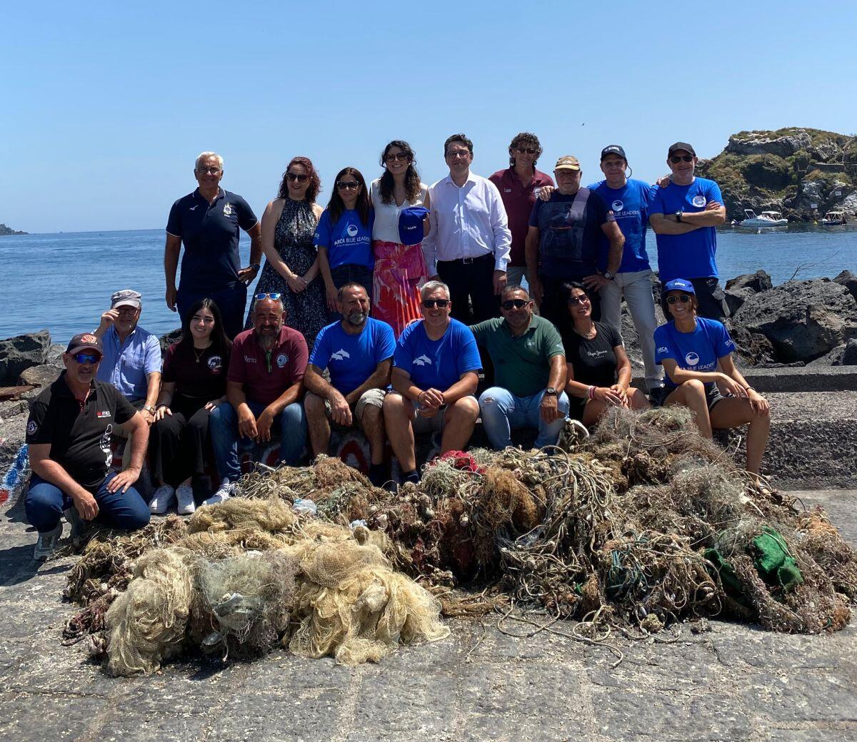 Dalle acque di Aci Castello rimossi oltre 600 metri di reti fantasma -