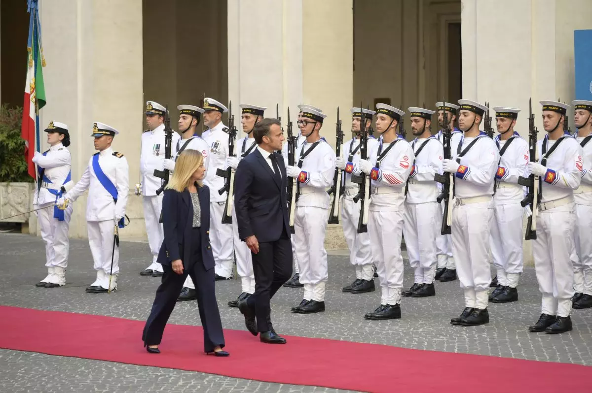 Meloni “Con la Francia lavoriamo per un’Europa più sovrana e prospera” - 