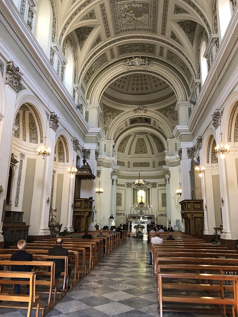 Interni della chiesa