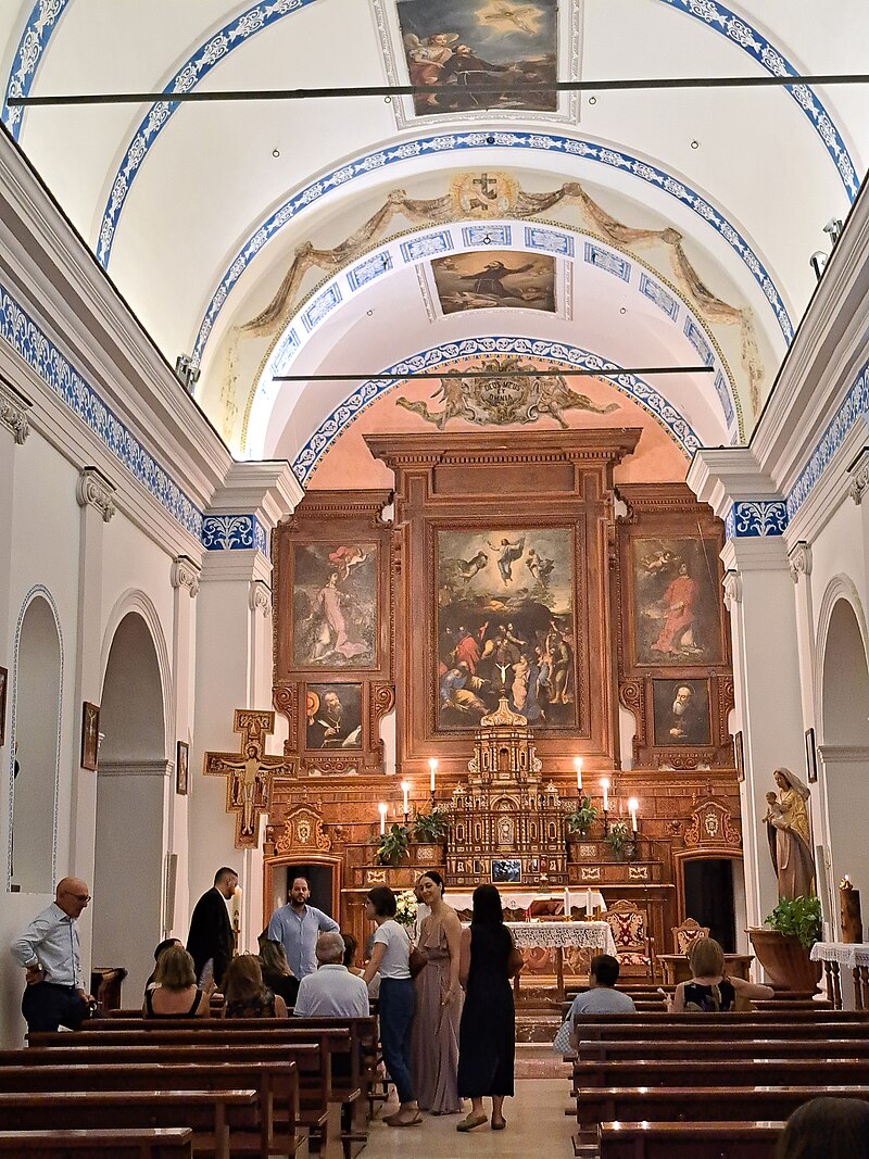 Interni della chiesa