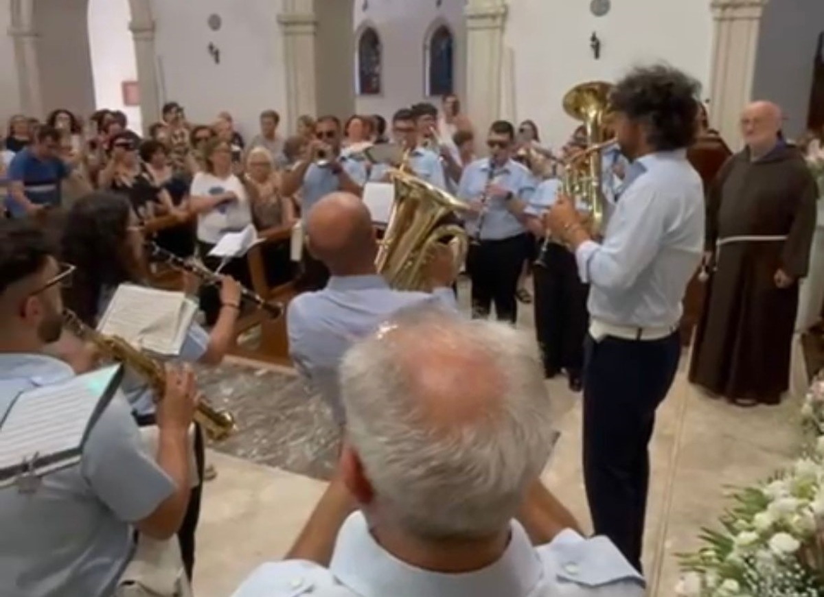 La banda musicale Città di Gela rende omaggio alla Madonna delle Grazie - 