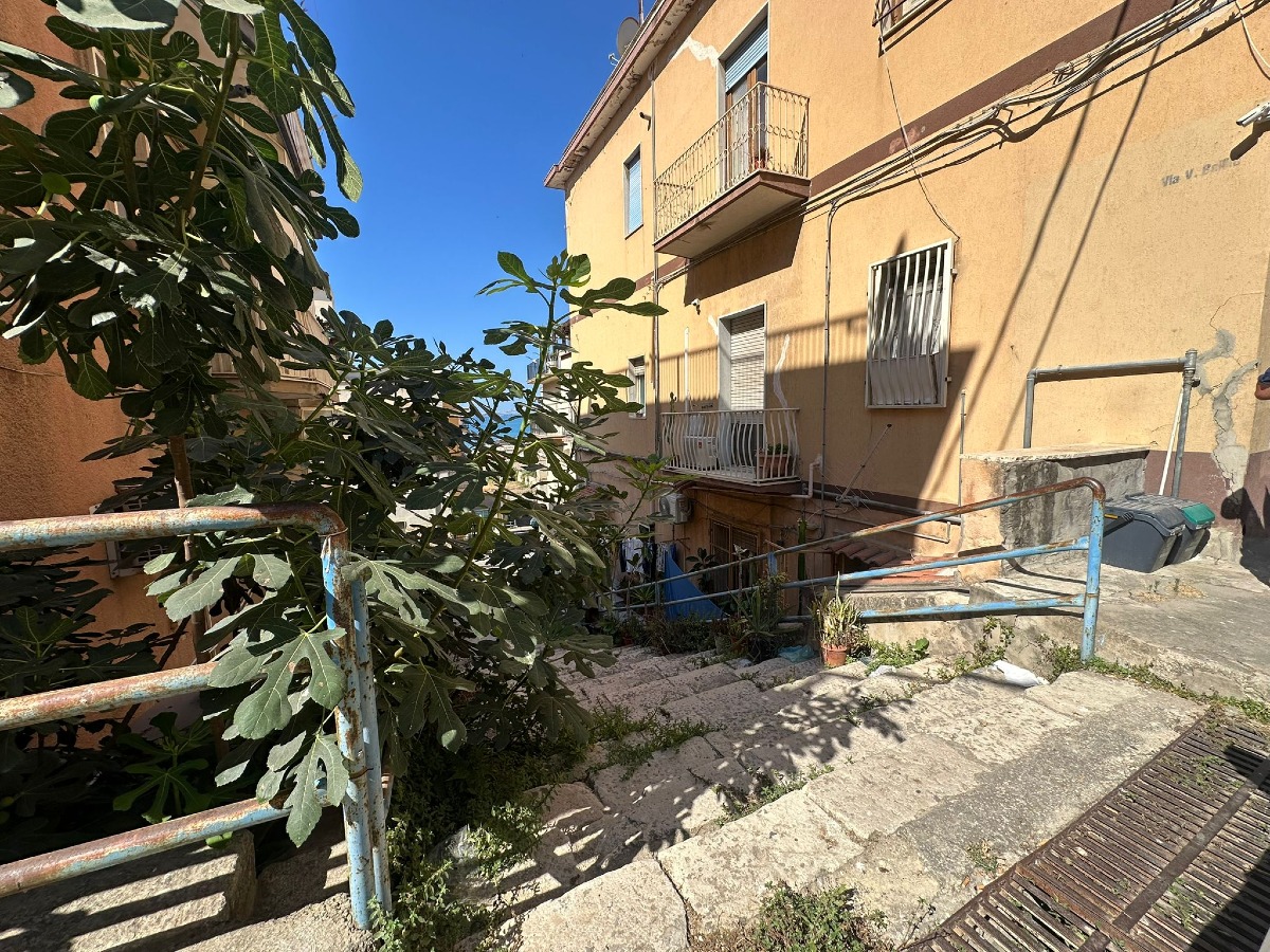 Via Platani nel degrado -