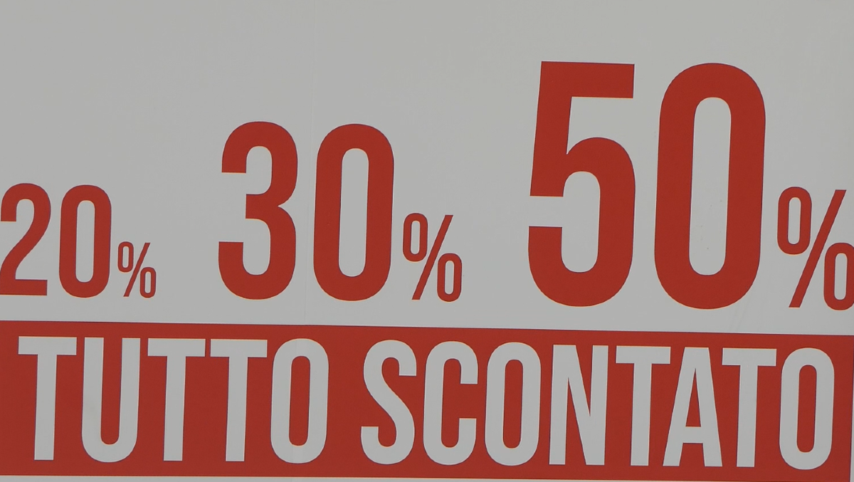 Al via i saldi estivi : segnali positivi per il commercio locale -
