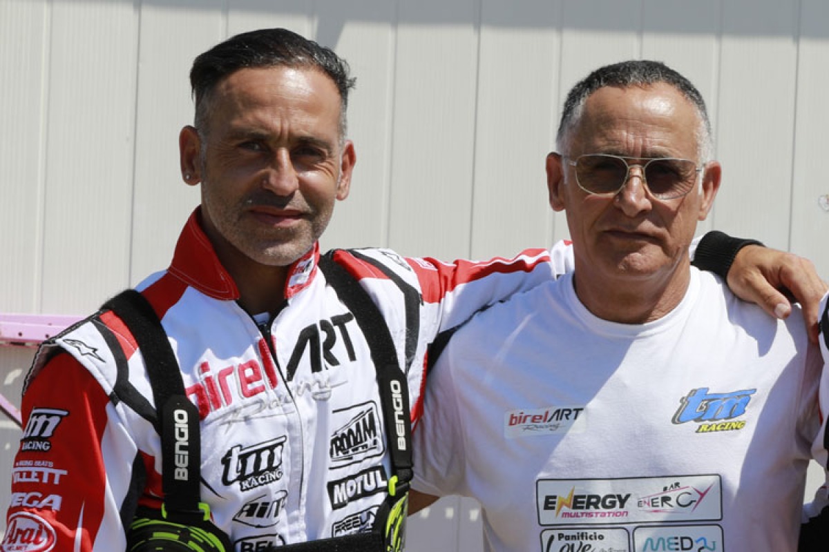 Gela accende i motori: spettacolo e adrenalina nella seconda tappa del Trofeo Kart Opes Sicilia - Nella foto da sinistra: il vincitore (Kz2) Giuseppe Cosenza e il padre Luigi.