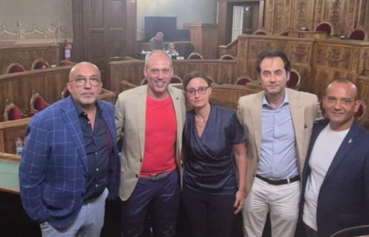 Provincia, Tesauro vuole lo staff di presidenza, opposizione: "Costi enormi e niente accordo in maggioranza" - I consiglieri di opposizione Cuvato, Carapezza, Petitto, Comparato e Martino