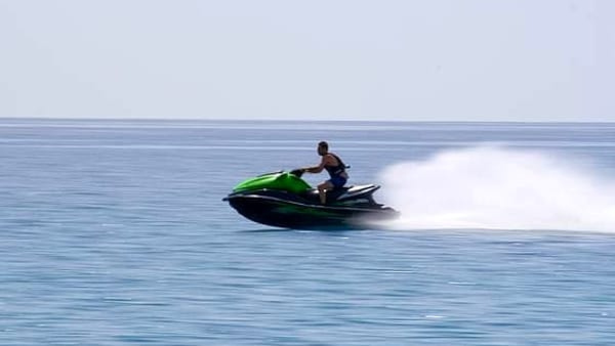 Pericoli e violazioni, stretta della capitaneria sugli acquascooter: elevate sanzioni  -
