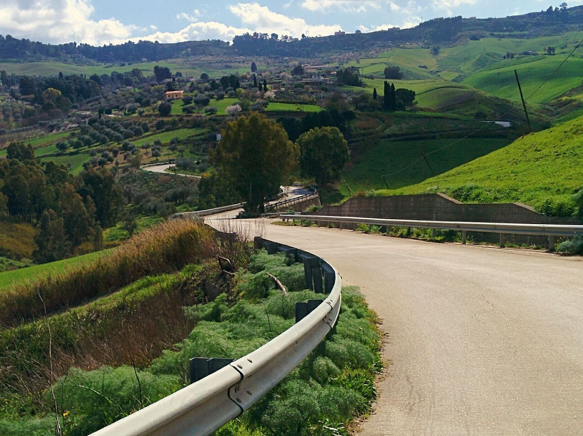 Un percorso che non conoscevi: vicino Caltanissetta troverai una strada fatta di adrenalina e paesaggi - Foto: Alessandro Miccichè/Wikipedia