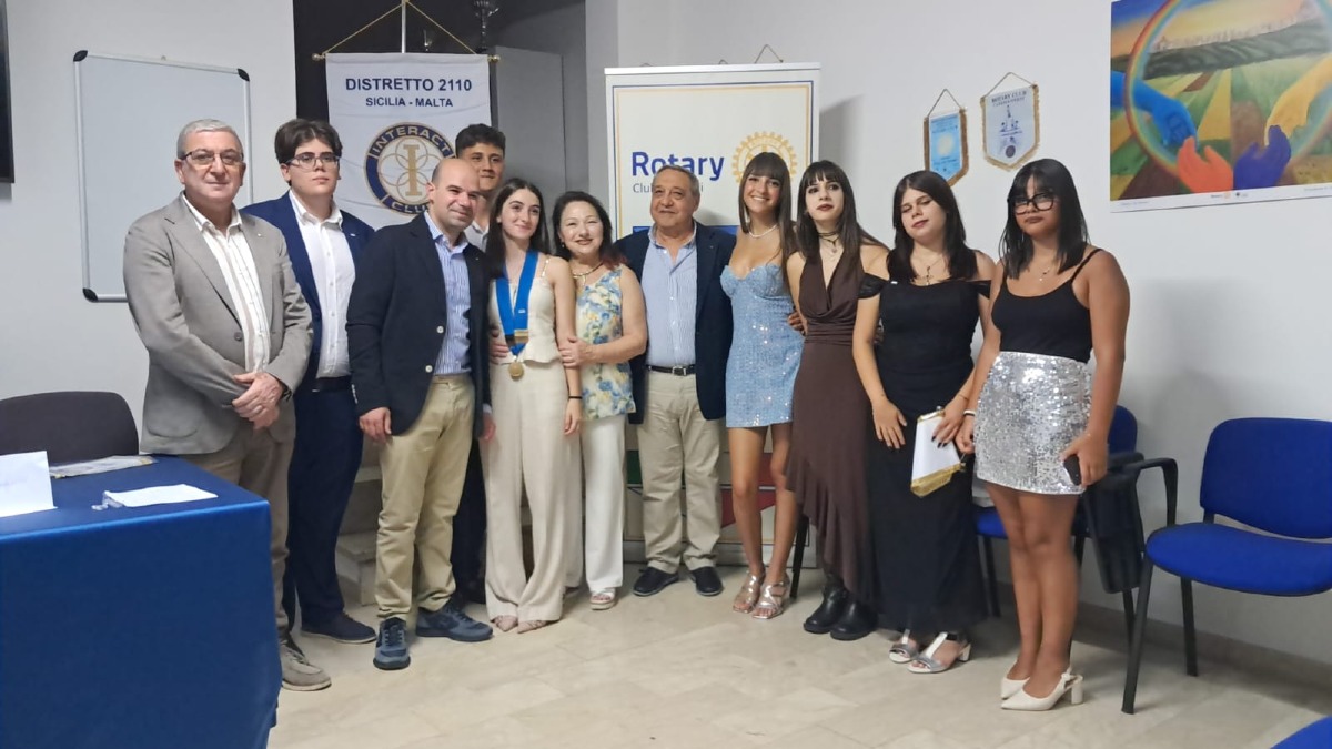 Passaggio di Campana dell’Interact Club di Niscemi: Carla Bartoluccio è la Nuova Presidente - 