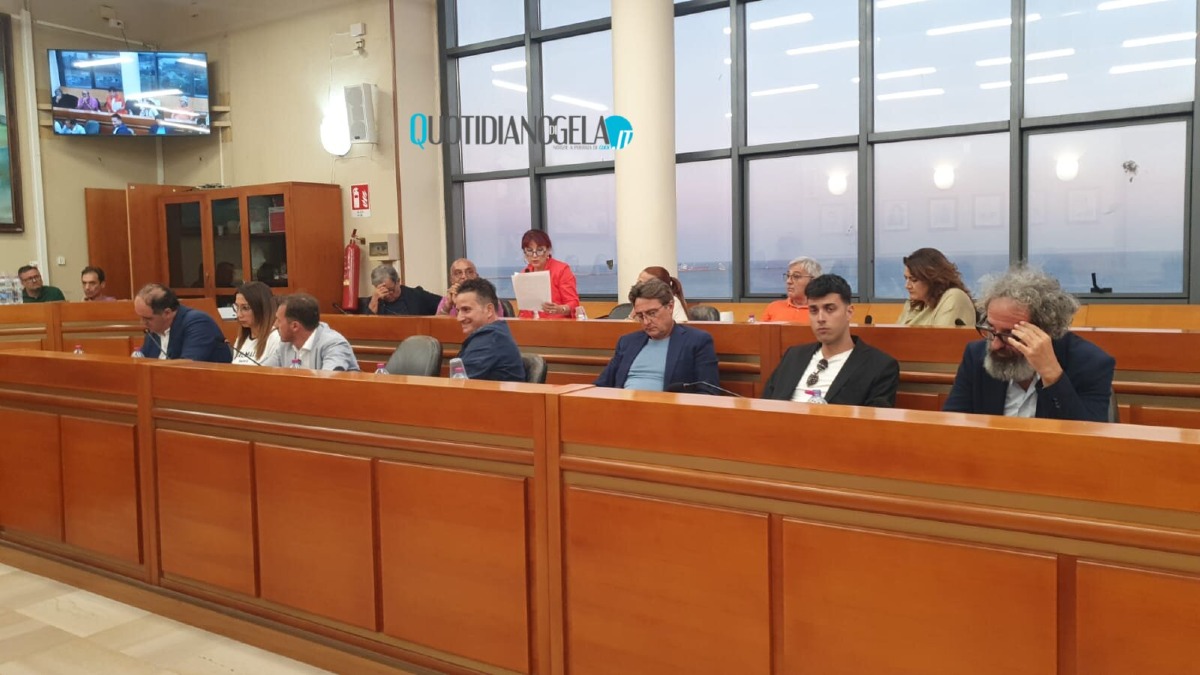 Vertenza "Vittorio Emanuele", maggioranza: "Tutti dalla stessa parte, anche contributo Scuvera è importante" -