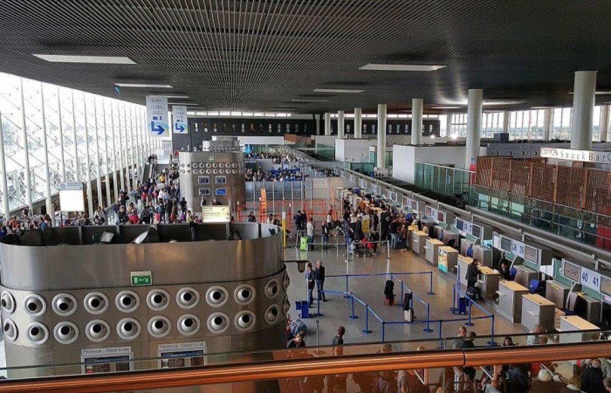 Capi di abbigliamento contraffatti introdotti in Italia, chiuse indagini  - 
