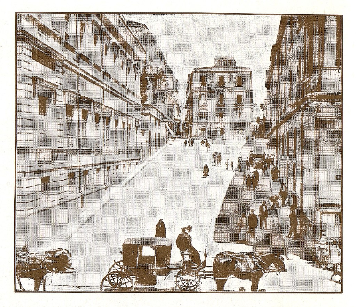 Un nastro rosso, luci e pavé d’arte: il progetto urbanistico nisseno lanciato nel 2008 che pochi sanno - Sconosciuto - Cartolina d'epoca/Wikipedia