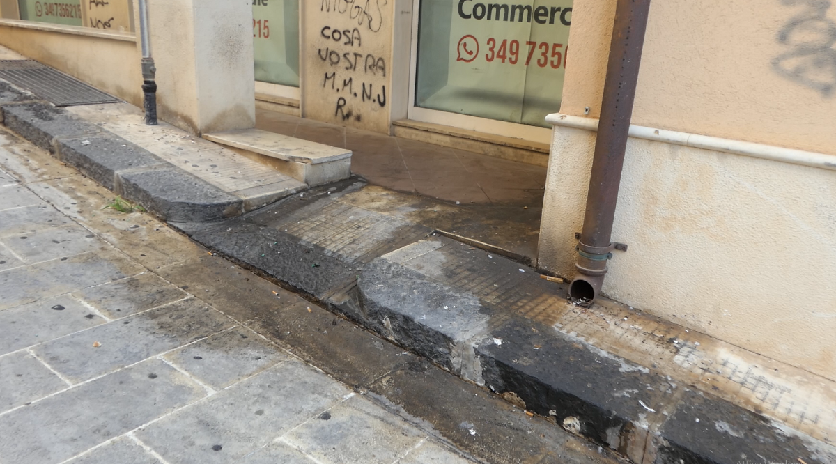 Via Morso, il salotto degli anziani gelesi tra incontri, degrado e richieste di decoro - 