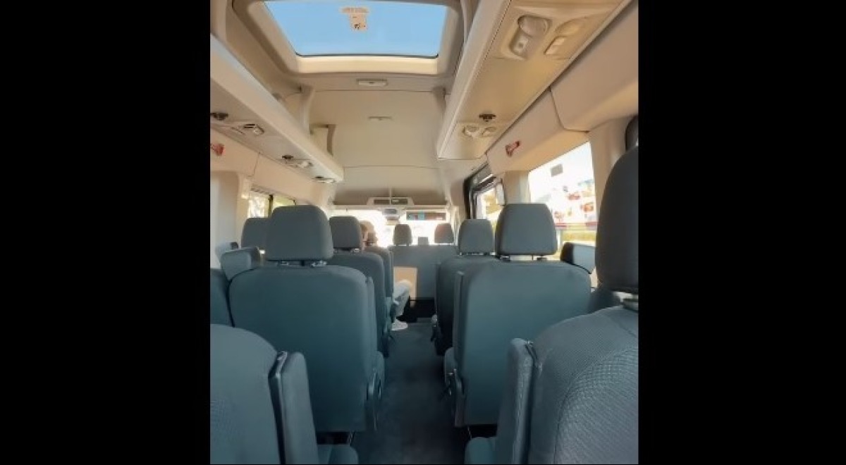 Un bus navetta per raggiungere le spiagge delle frazioni balneari - 