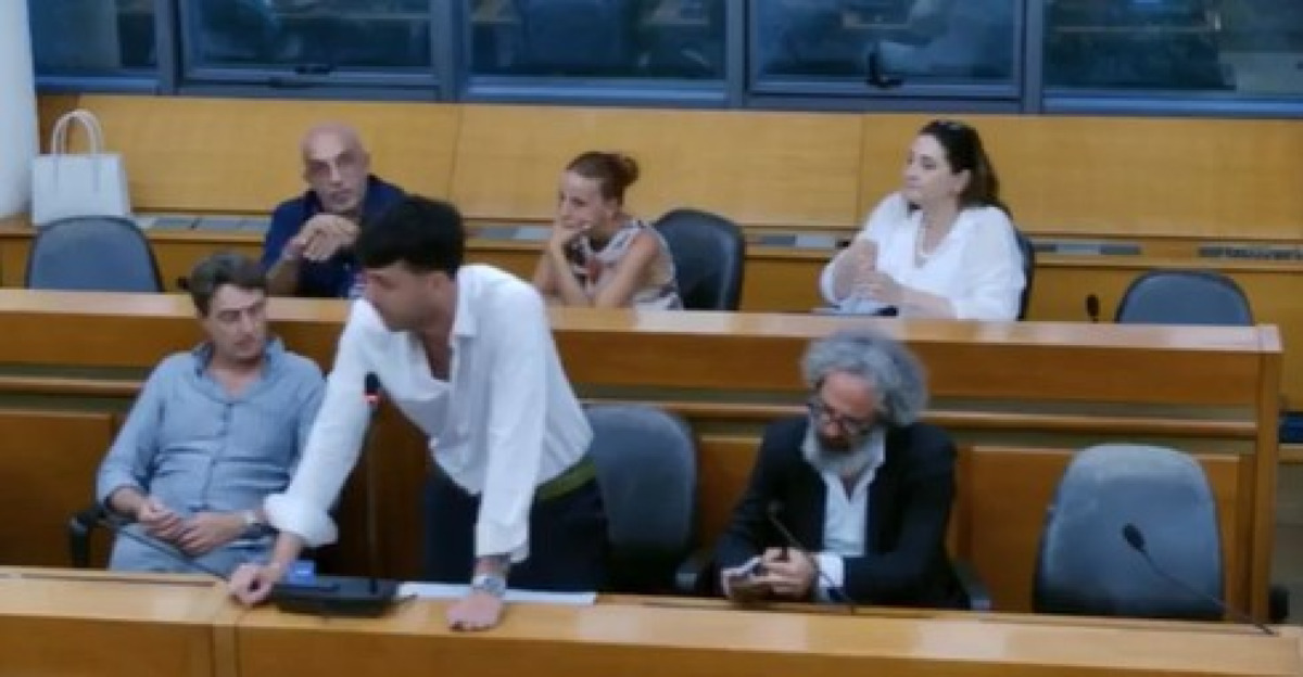 Sì a mozioni: dal sostegno ai giovani con disagi psicologici e fino allo stadio intitolato a Tuccio - Il consigliere Tomasi durante il suo intervento
