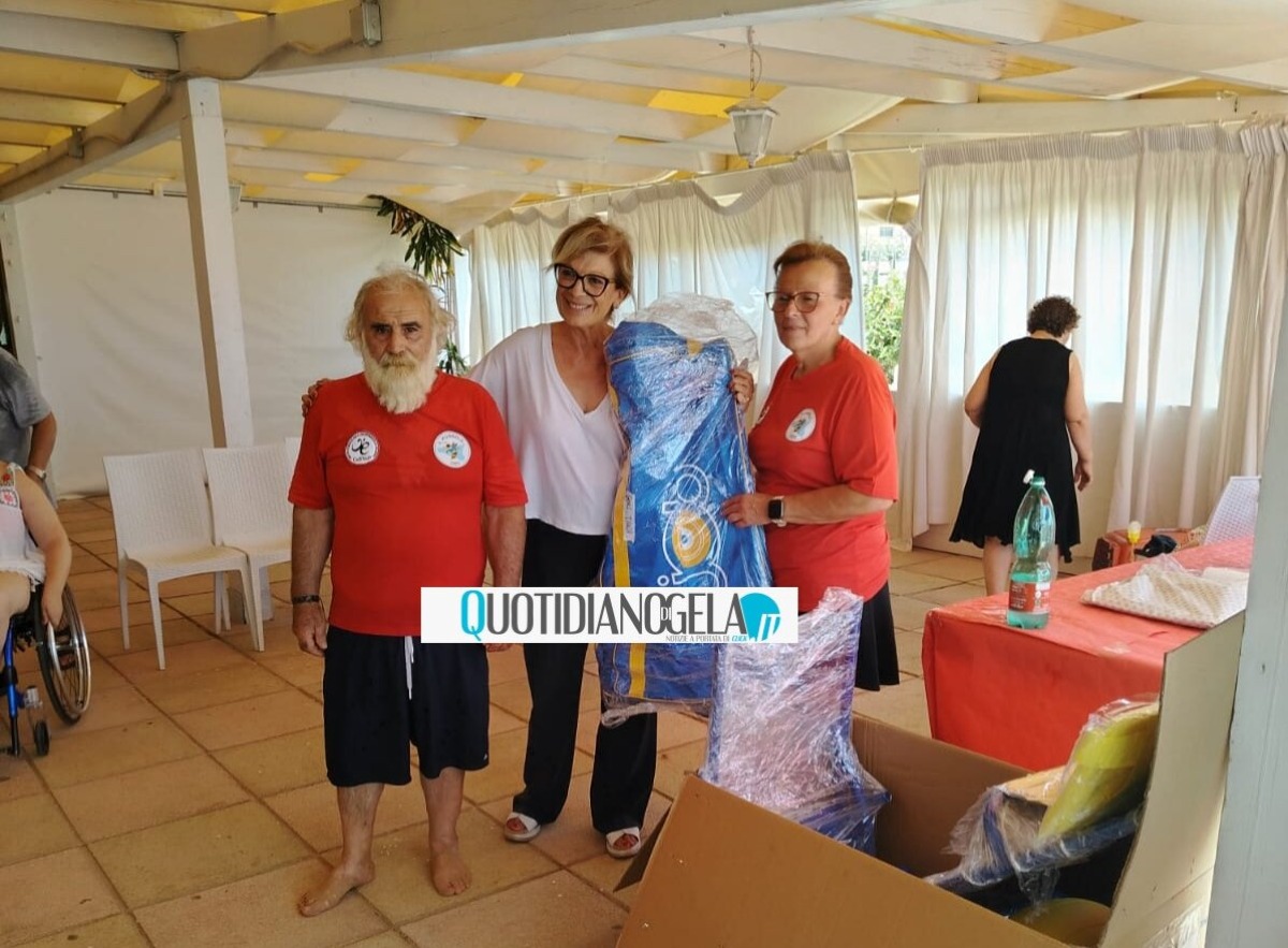 Croce rossa dona una sedia Job per disabili ma in spiaggia manca la passerella - 