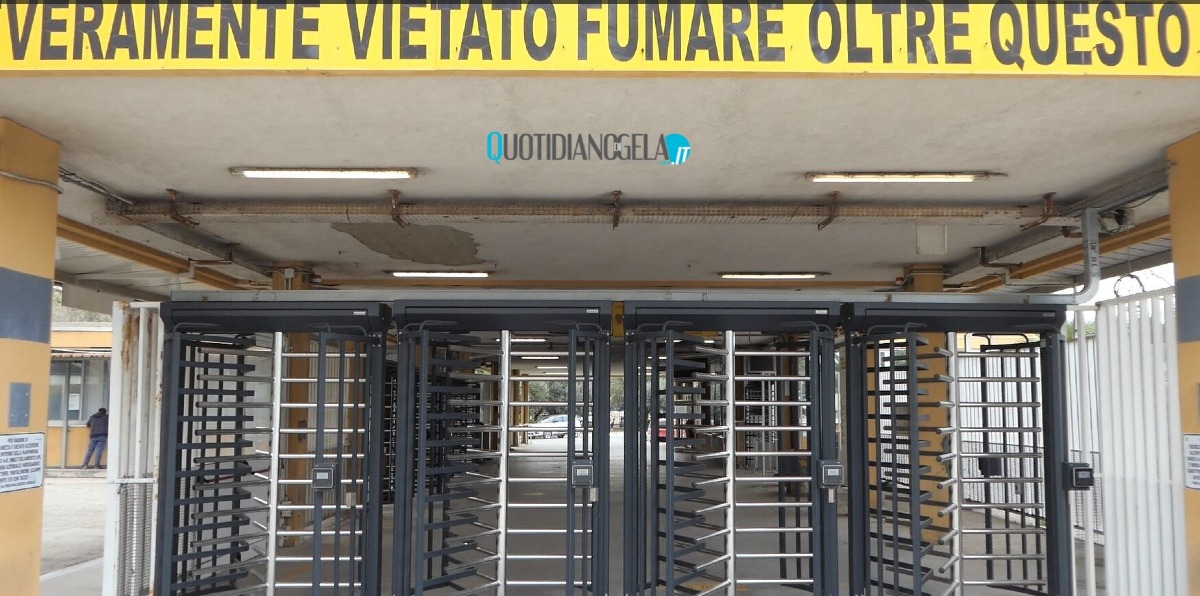 Indotto, due operai davanti ai tornelli dopo aver perso il lavoro: le proteste di Cirignotta e Caltagirone - 