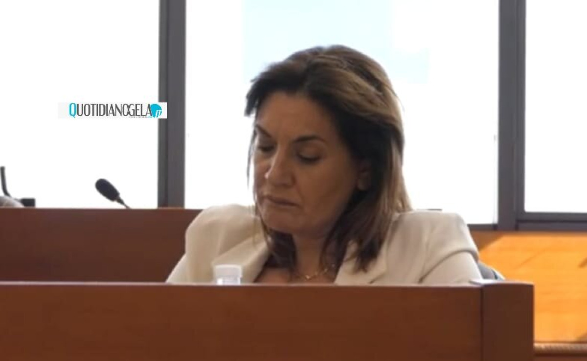 Ufficiale gruppo autonomista in consiglio, tavolo capigruppo da allargare ma con qualche "diffidenza" - La neo esponente autonomista Lucia Lupo