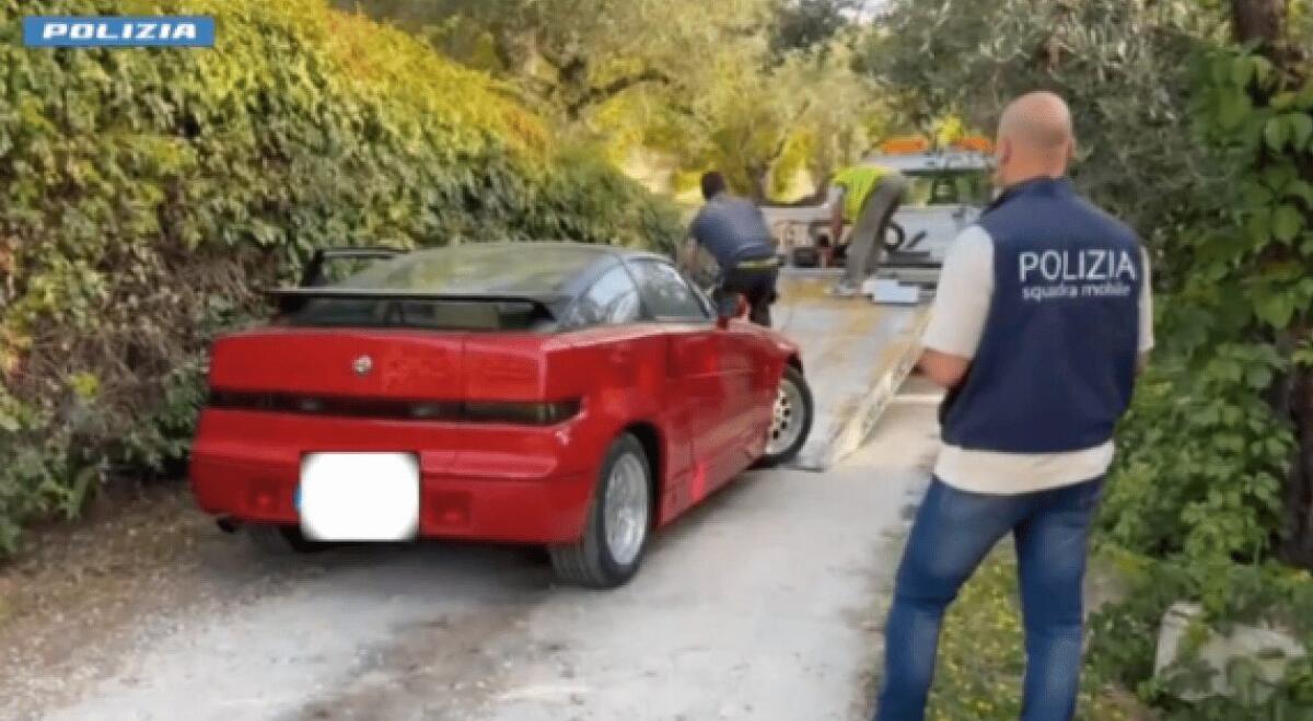 Magazzino trasformato in laboratorio per modificare la marijuana, arrestato ristoratore a Catania - 