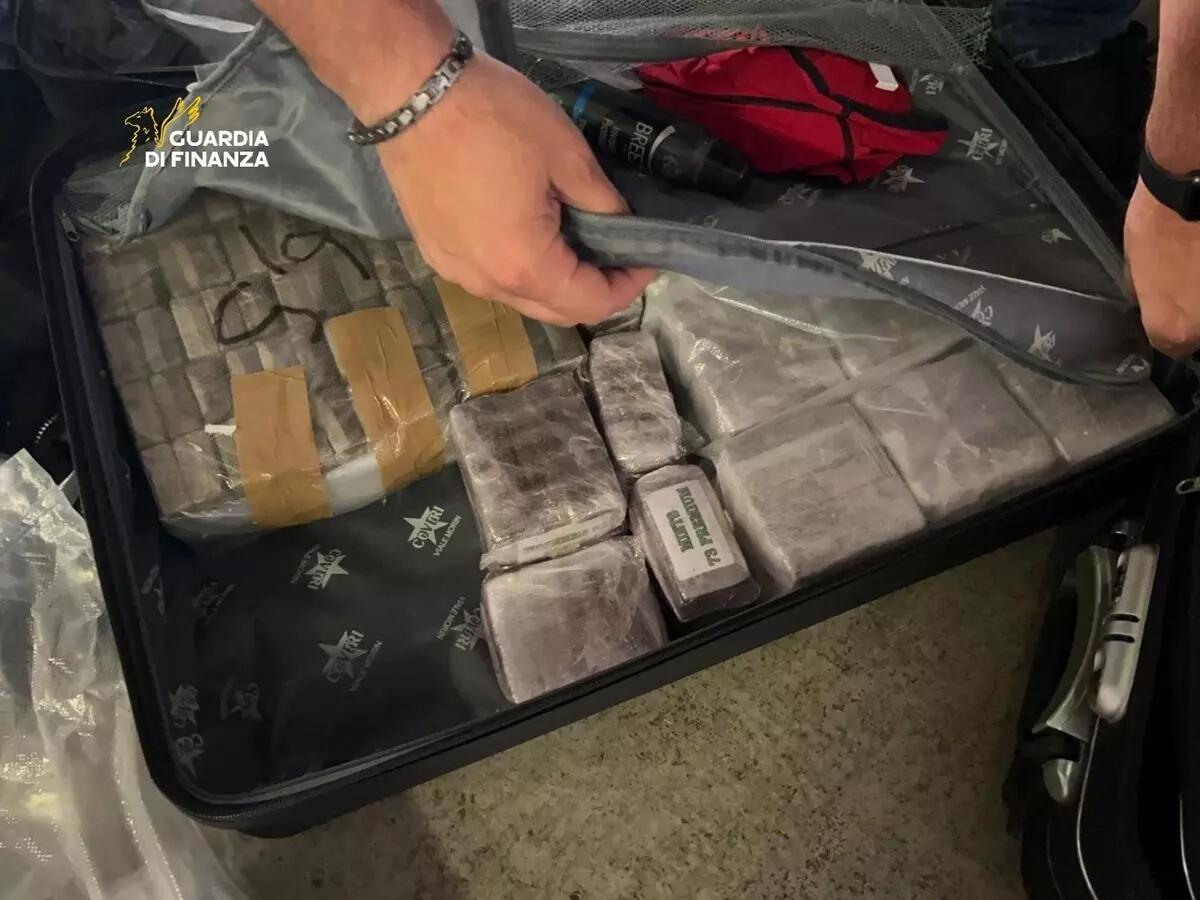 70 kg di hashish nascosti in auto a Palermo, arrestati 4 “corrieri” -