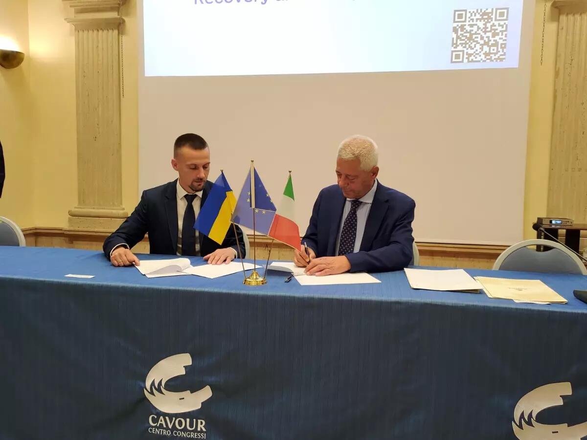 Italia-Ucraina, i sindaci dei comuni di Capaci e Pereshcepyne firmano un memorandum d’intesa - 