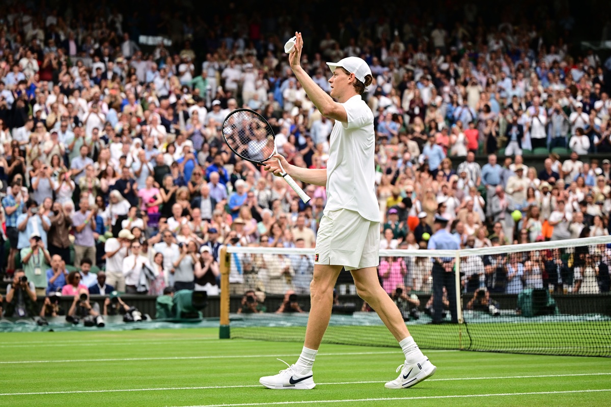 Sinner agli ottavi a Wimbledon, avanti anche Cobolli -