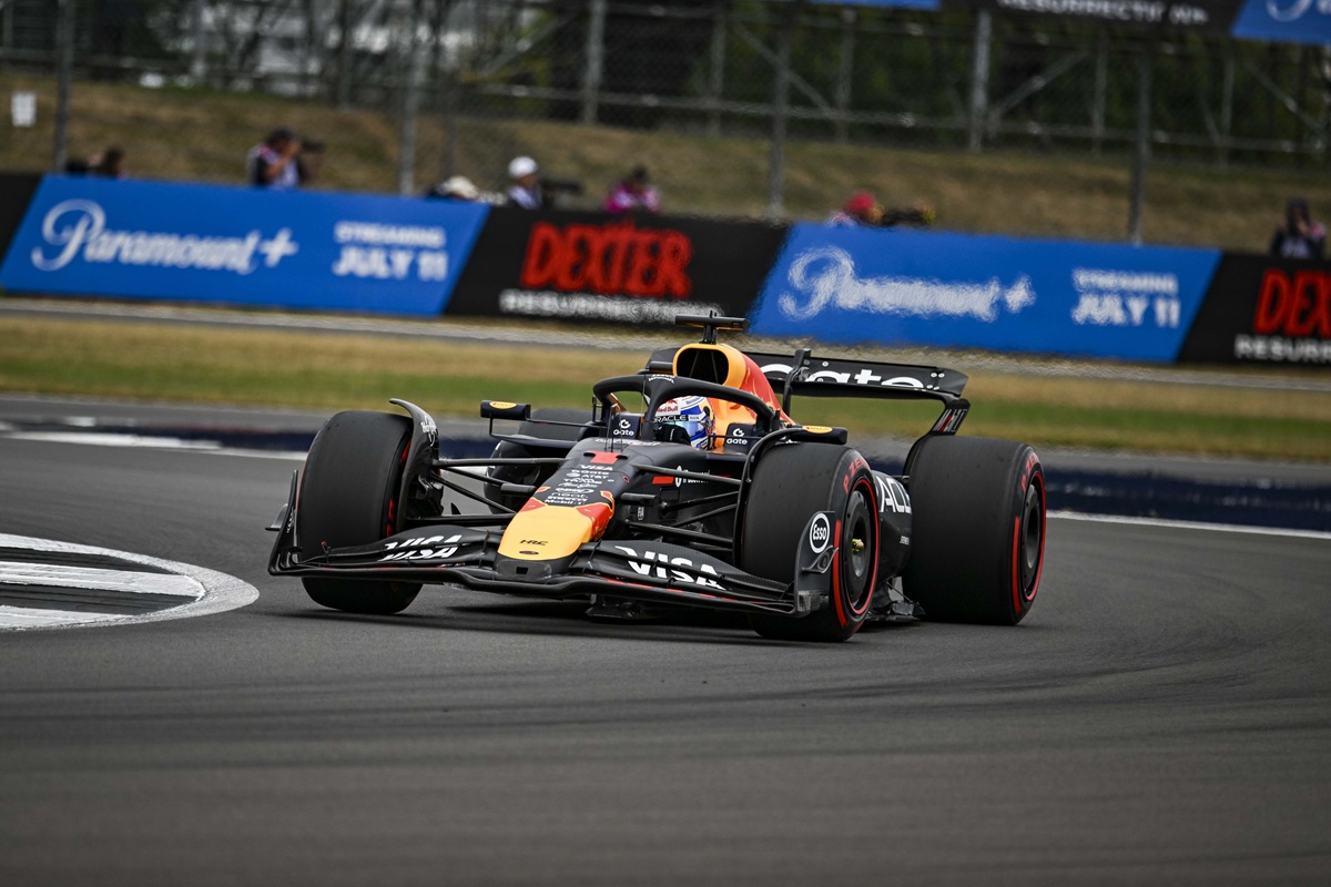 Pole Verstappen a Silverstone davanti a Piastri, Ferrari in terza fila -