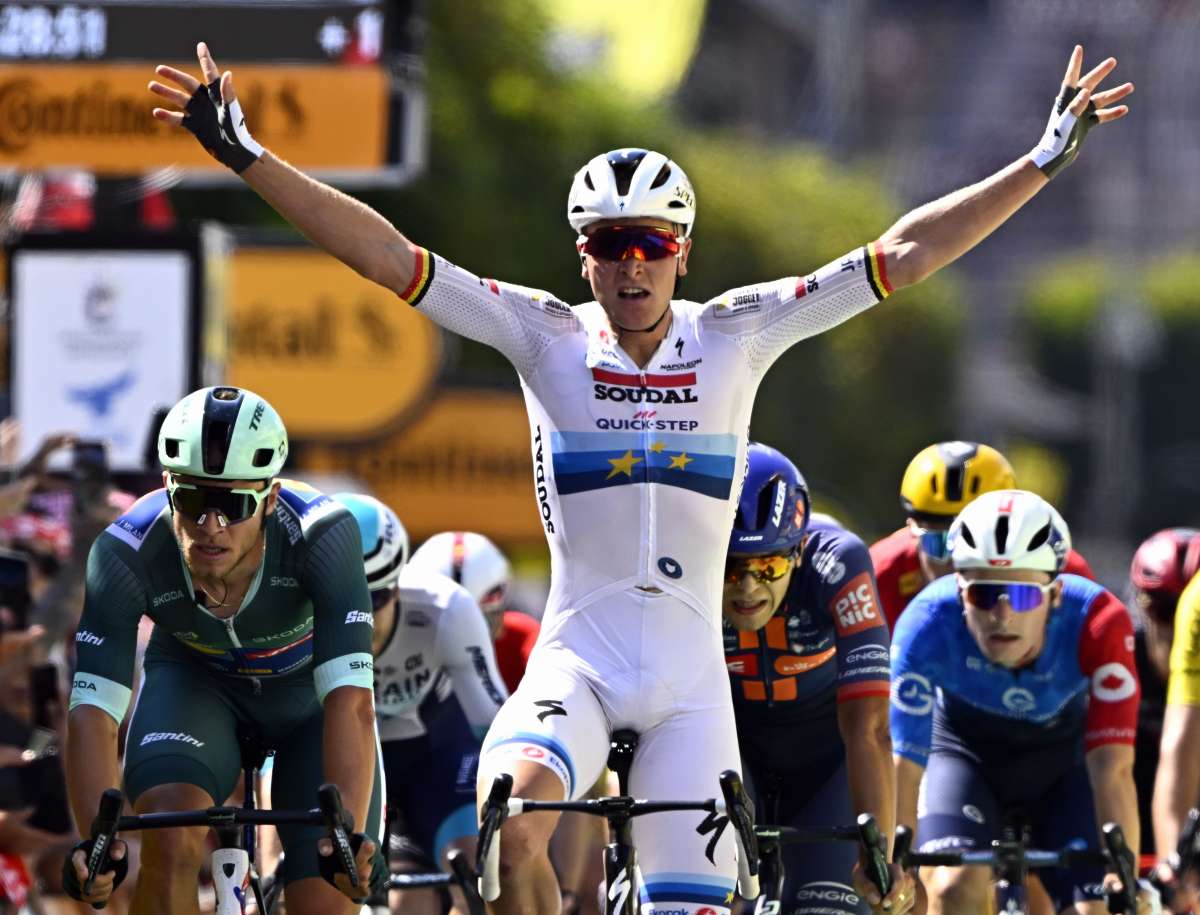 Merlier beffa Milan in volata, Pogacar resta leader del Tour - 