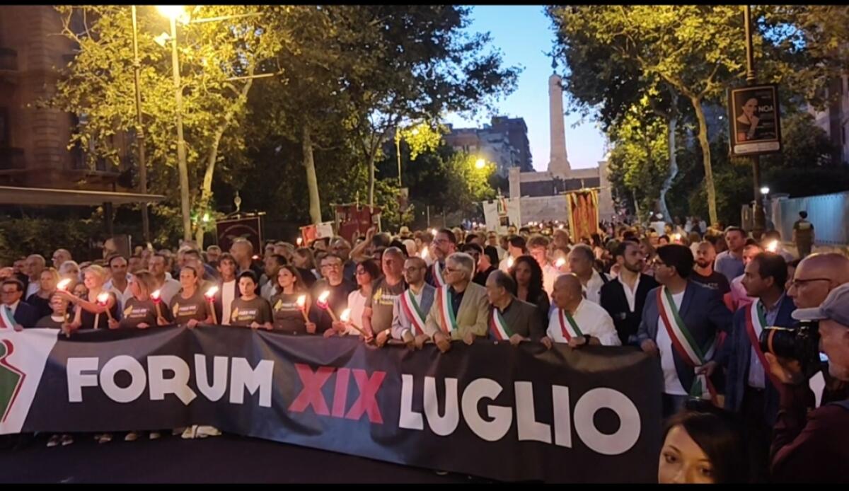 Strage via d’Amelio, a Palermo la fiaccolata in memoria di Paolo Borsellino -
