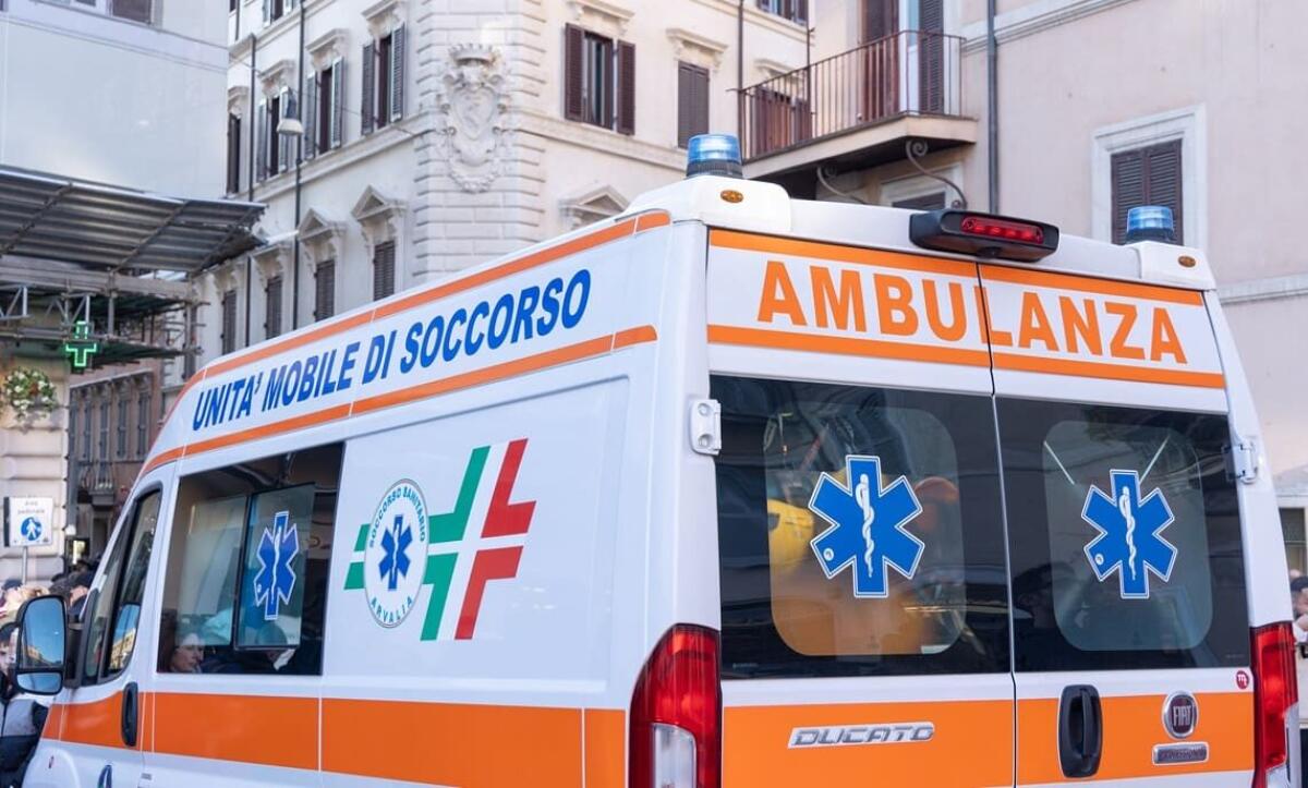 Scontro tra uno scuolabus e un’auto a Palermo, feriti 8 bambini - 