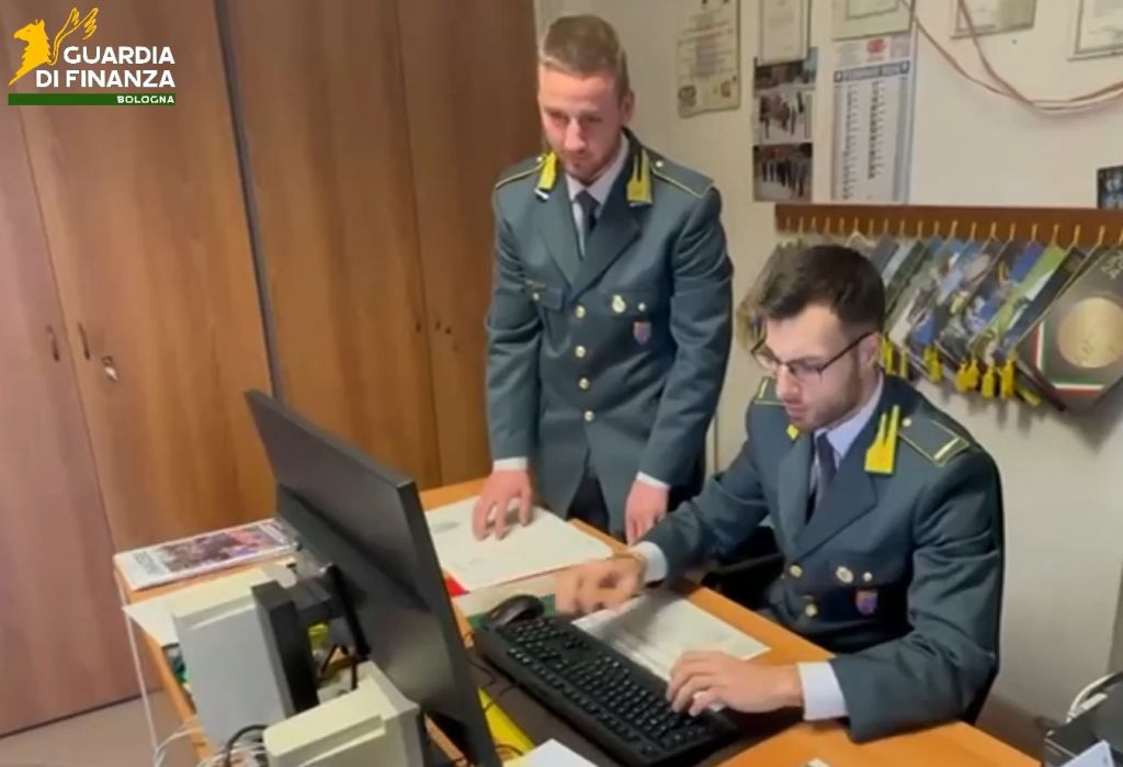 Bologna, traffico di stupefacenti via posta. Sequestro di 55 kg di droga -