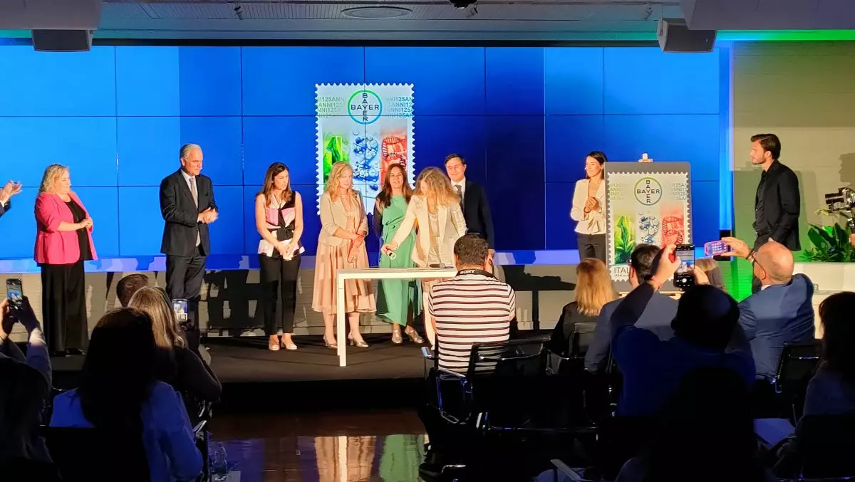 Eccellenze produttive, un francobollo celebra 125 anni Bayer in Italia - 