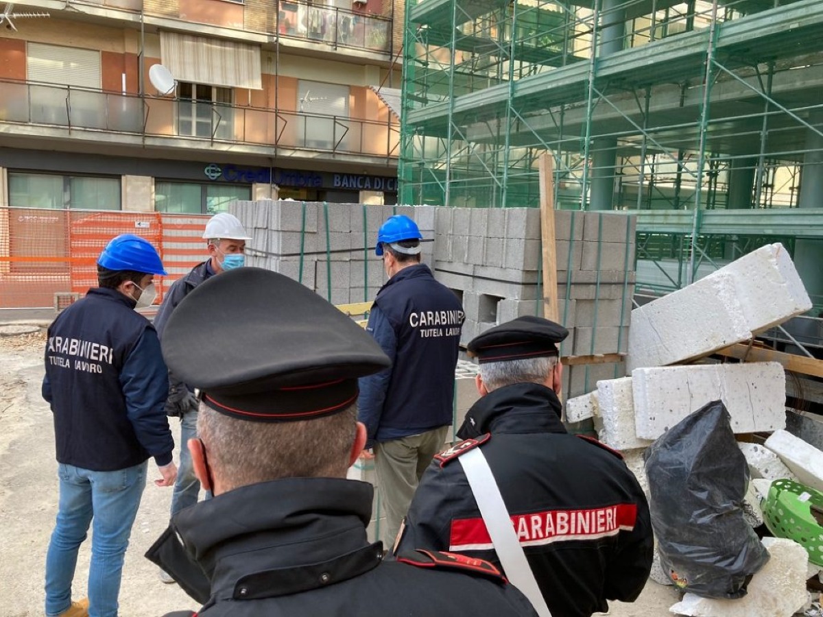 Cantieri, irregolarità a Niscemi e Riesi: controlli carabinieri  - 