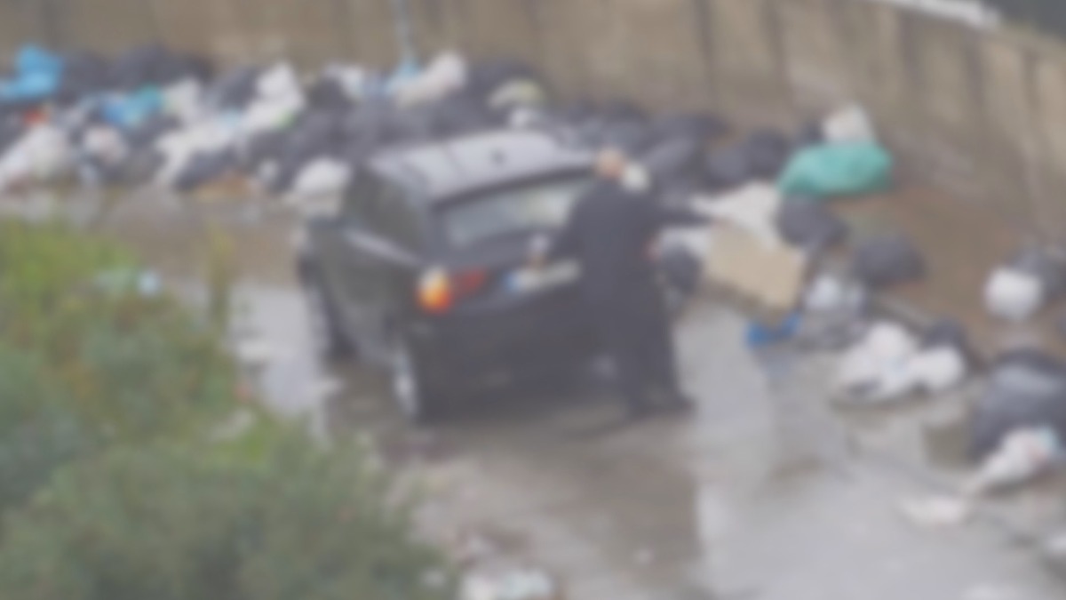 Tolleranza zero: multe, arresti e telecamere contro chi getta rifiuti dal finestrino - 