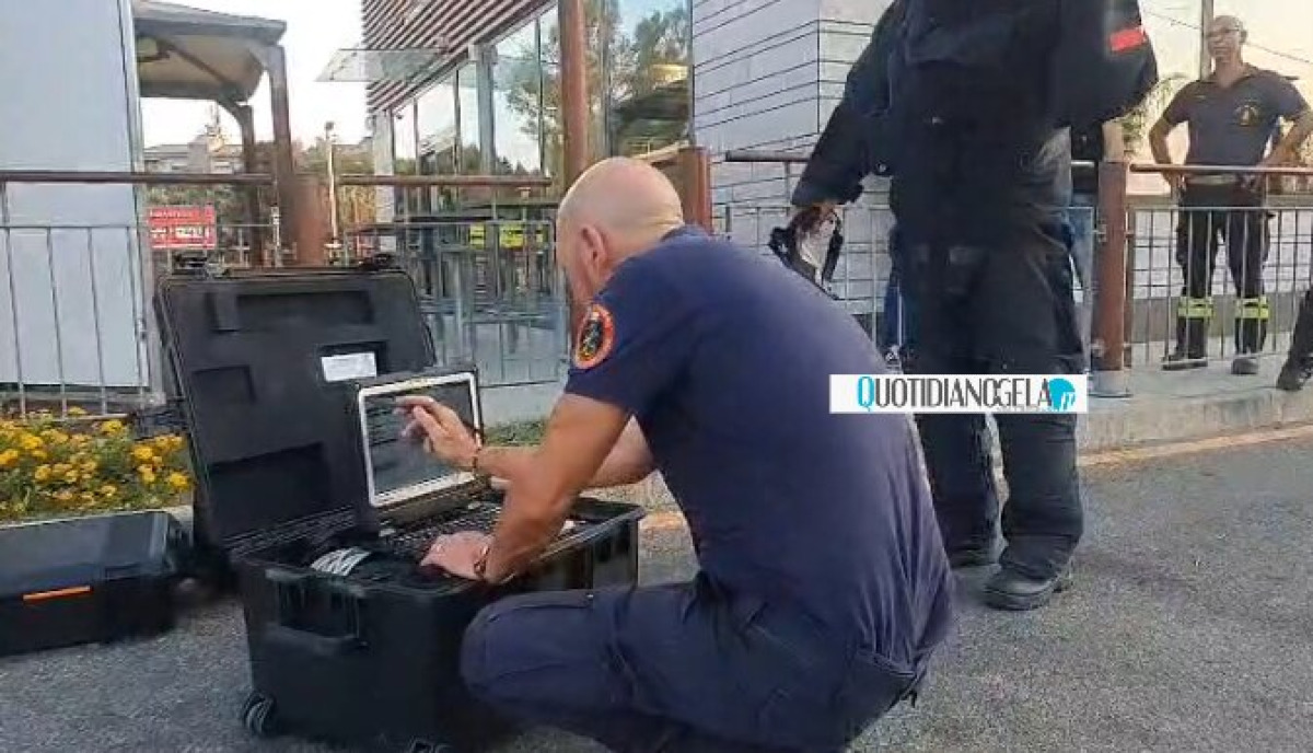 Non era una bomba, conclusa l'attività degli artificieri: la valigia era vuota