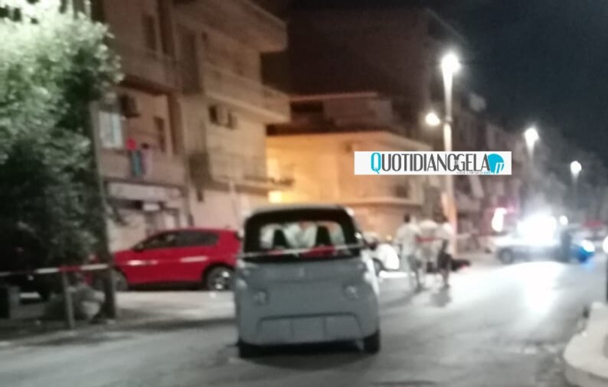 Via Recanati, impatto tra una minicar e uno scooter 