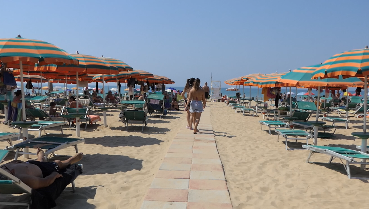 In Sicilia, stop alle barriere in spiaggia, a Gela lidi sold out per Ferragosto