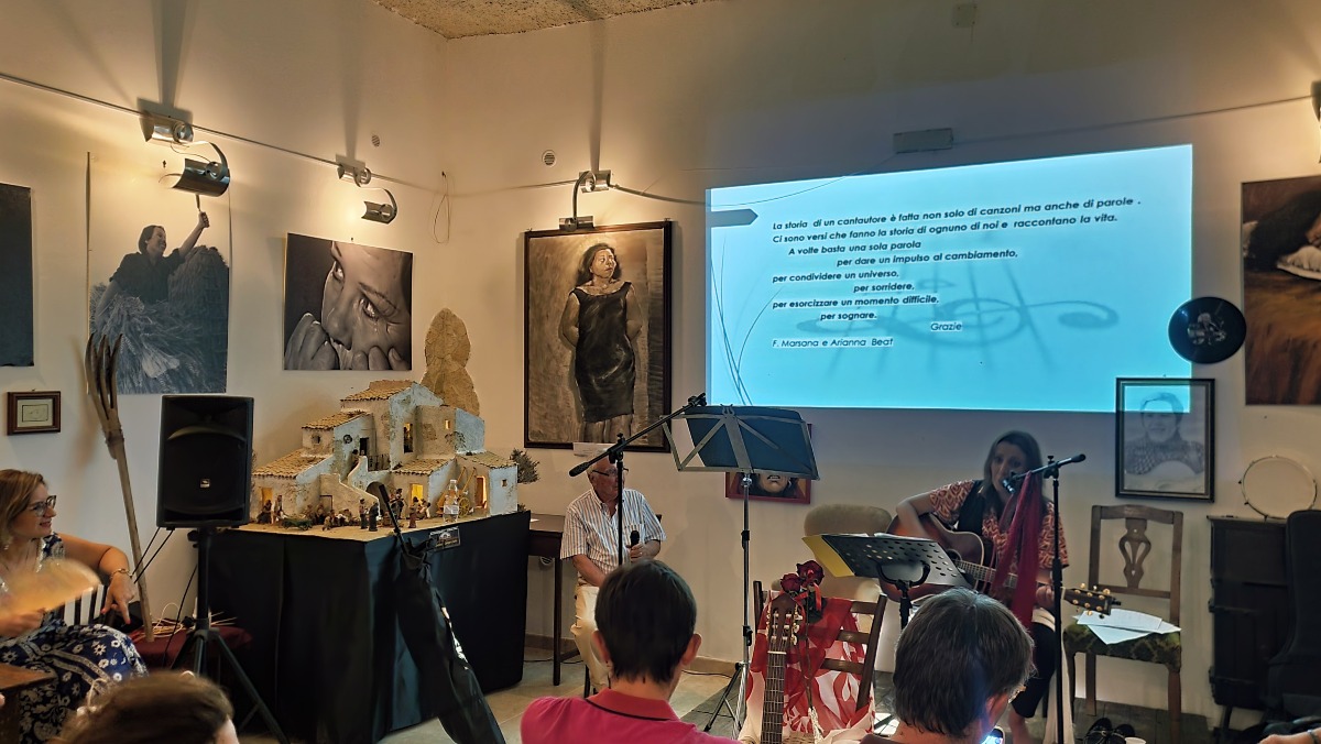 La cantautrice Arianna Beat incanta Licata: omaggio a Rosa Balistreri - 