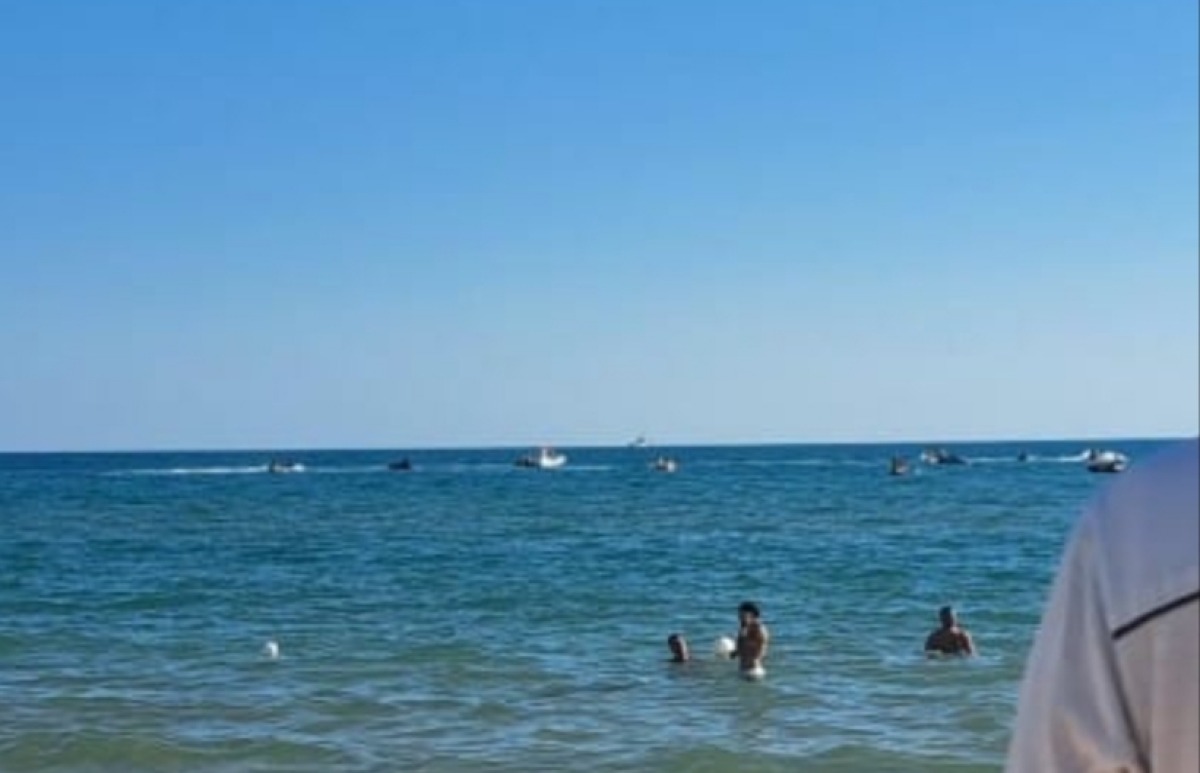 Acquascooter nella fascia di mare riservata ai bagnanti, quattro sanzionati dalla capitaneria 