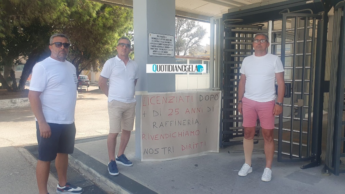 Aspettavano il contratto a tempo indeterminato ma sono stati licenziati, protestano ex Medi group  - 