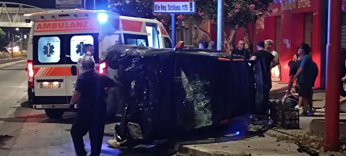 Nella notte un’auto si ribalta a Palermo, sfiorata la tragedia - 