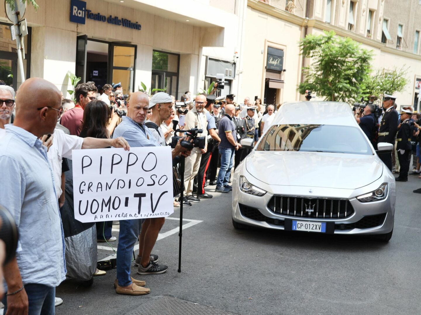 A Militello l’ultimo saluto a Pippo Baudo, alle 9 apre camera ardente - 